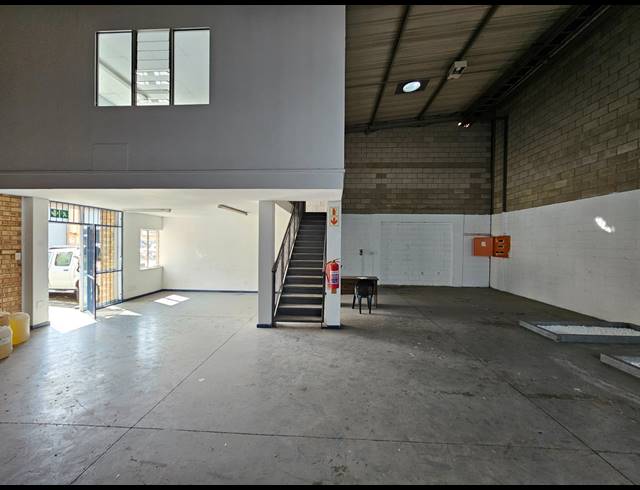 181M² MINI FACTORY TO LET IN KYA SANDS